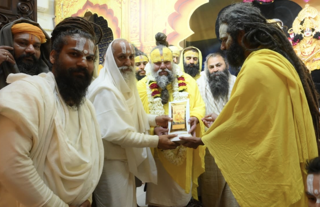 शताब्दी महोत्सव में संत प्रेमानंद महाराज बने श्रद्धा के केंद्र, दर्शन कर भाव-विभोर हुए श्रद्धालु