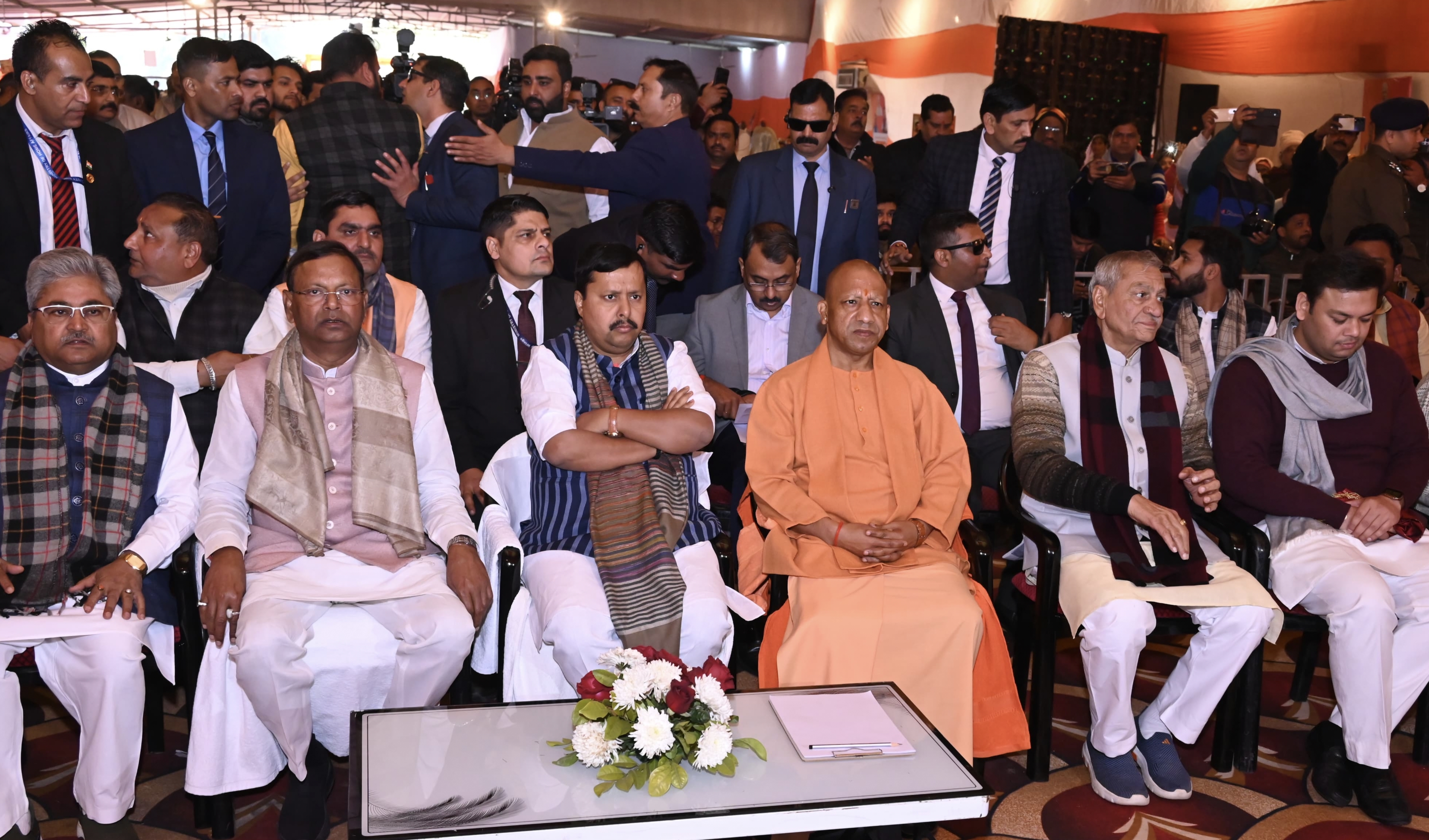 नव-निर्वाचित भाजपा राष्ट्रीय अध्यक्ष नितिन नवीन पहली बार वृंदावन पहुंचे, योगी आदित्यनाथ ने किया भव्य स्वागत