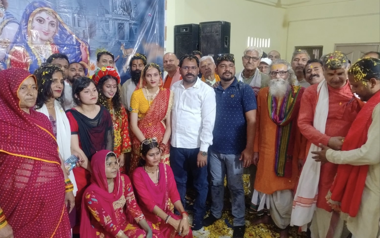 फूलों की होली और भजनों की गूंज से सराबोर हुआ तपस्वी गौड़िय मठ