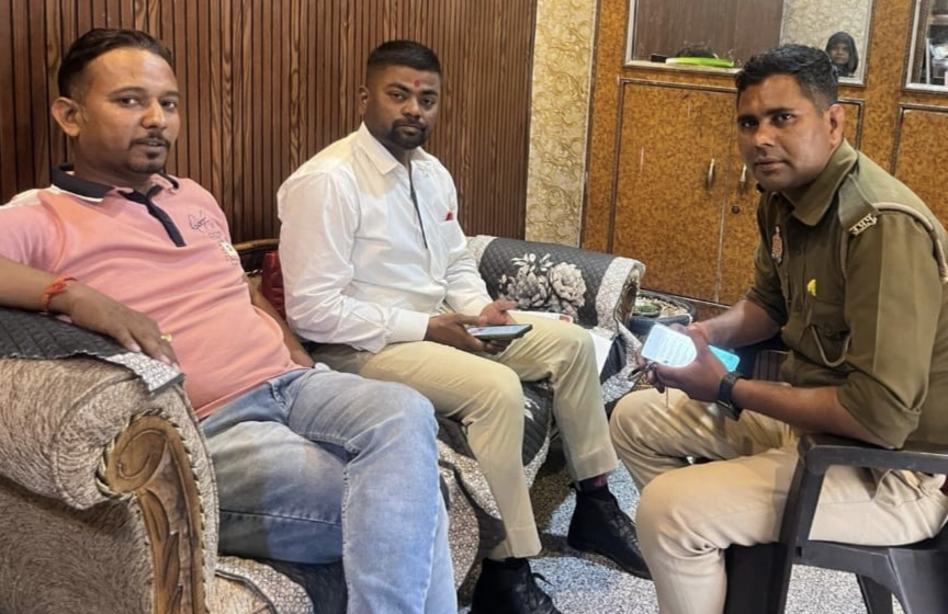 मुख्यमंत्री के वृंदावन दौरे से पहले सपा युवजन सभा के दो नेता हाउस अरेस्ट, जन समस्याओं पर देने वाले थे ज्ञापन