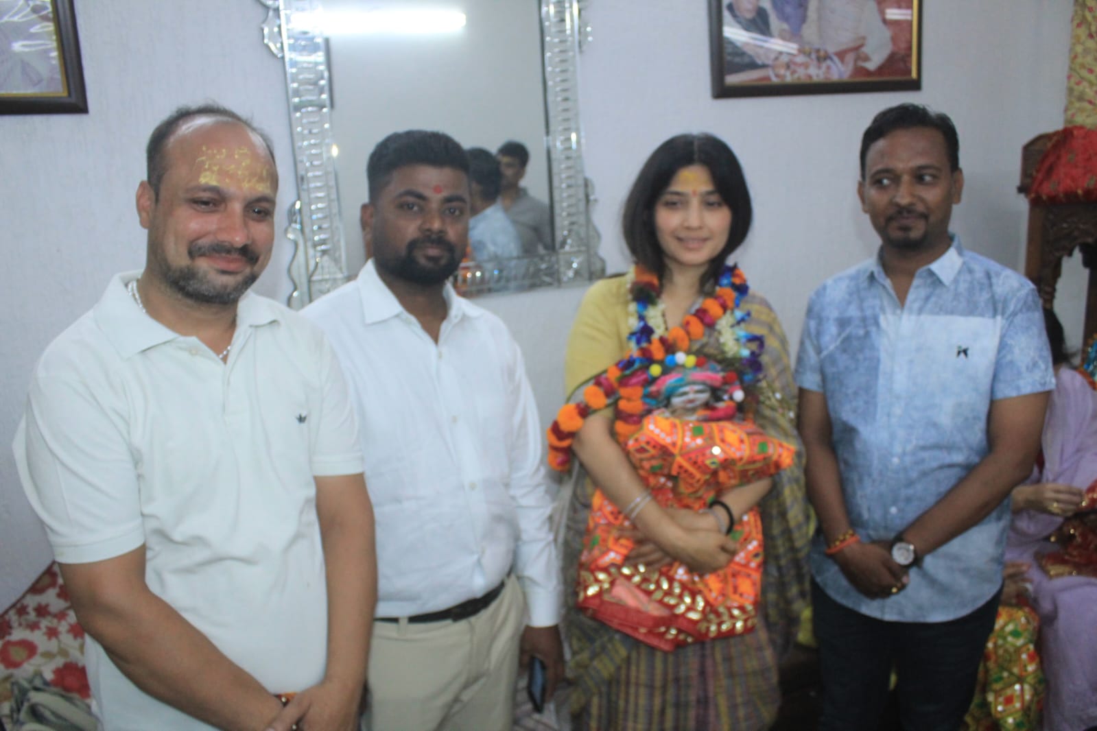 डिम्पल यादव ने बाँके बिहारी के किए दर्शन, यमुना नाव हादसे पर जताया गहरा शोक