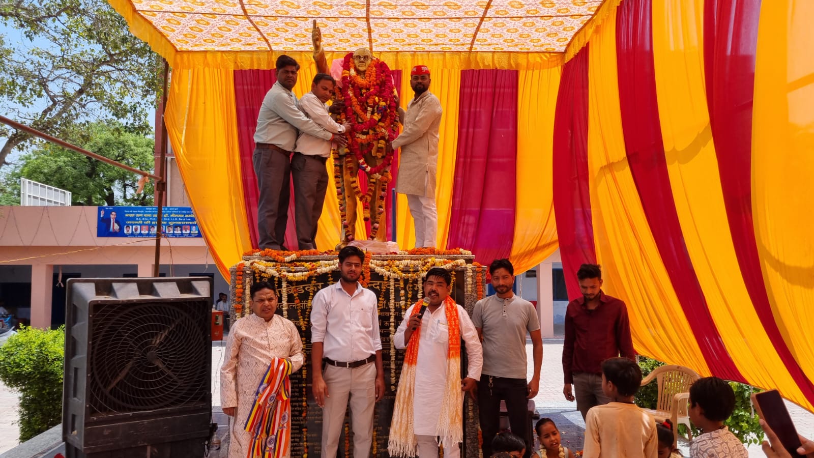 समाजवादी युवजन सभा के प्रदेश सचिव अशोक कुमार ने वृन्दावन में बाबा साहब को नमन कर लिया संकल्प